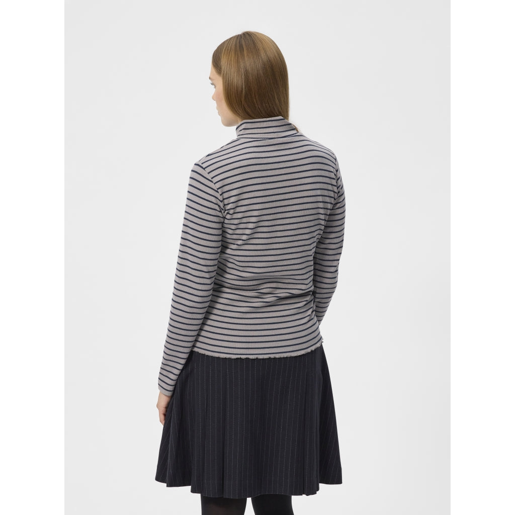 Crawley - Grey Stripe
